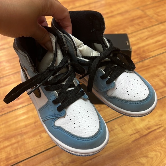 Jordan 1 Retro High OG - Picture 11 of 12